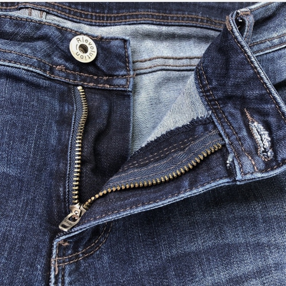 Ricki’s dark wash “Ashley” Revolution capri jeans - Picture 3 of 8